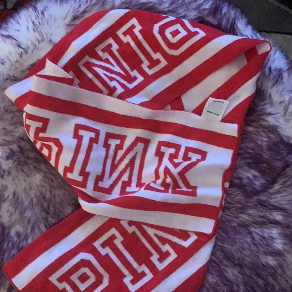 NWOT VS PINK Logo Red/White Reversible Knit Scarf Size 8*61